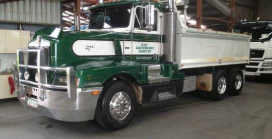 10 Metre Tippers with grain chutes for hire