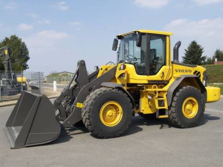 L90F Volvo Loader for hire