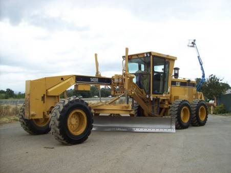 140 Grader + GPS for hire