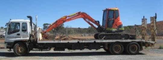 Isuzu 6 Wheel Machinery Transporter Tray Truck for hire