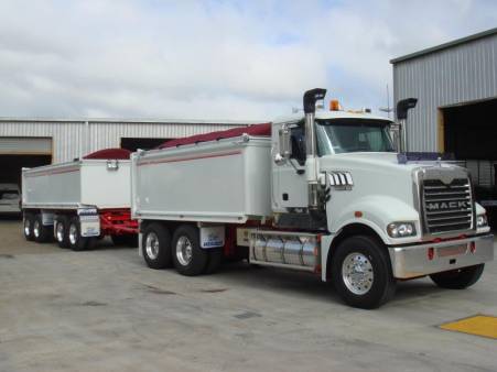 27.5 Tonne Tandem Tipper & Superdog Trailer for hire