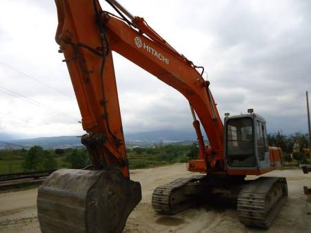 Hitachi EX 220 22 Tonne Excavator for hire