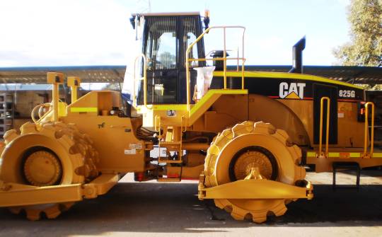 Caterpillar  825G Compactor for hire
