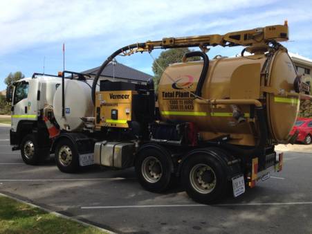 Vacuum Truck with 7500 Litre Capacity