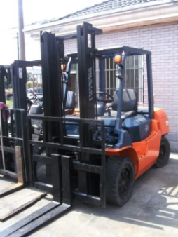 TOYOTA FD40 4 Tonne Diesel Forklift for hire