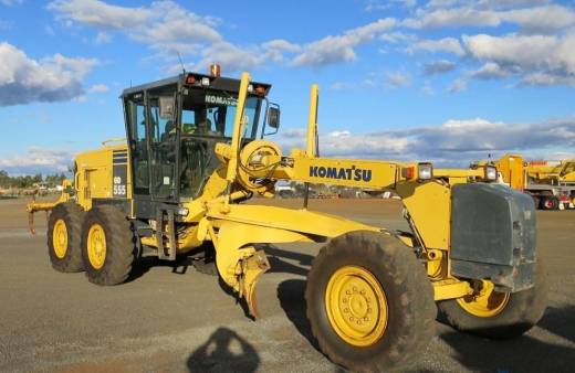 2005 Komatsu GD 555-3 Grader for hire