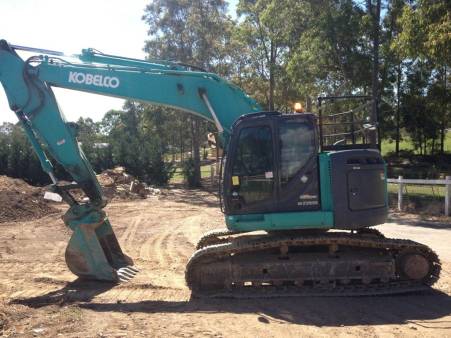 Kobelco 25 Tonne Excavator for hire