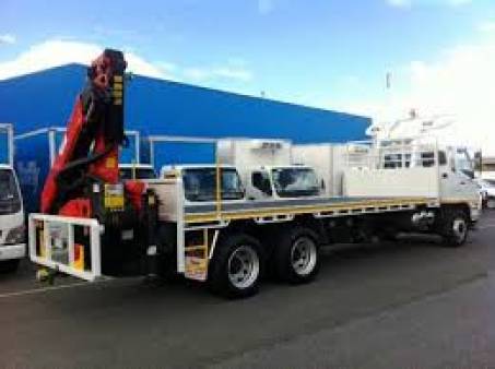 2WD 9 Tonne Single Cab Hiab Truck for hire