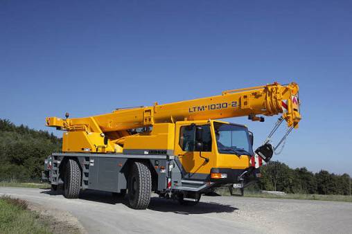 30 Tonne Slew Crane for hire