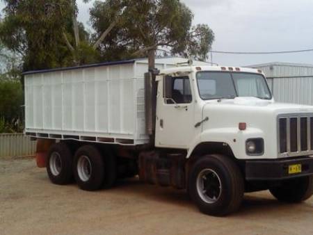 International S Line 24 Tonne Truck and Dog for hire