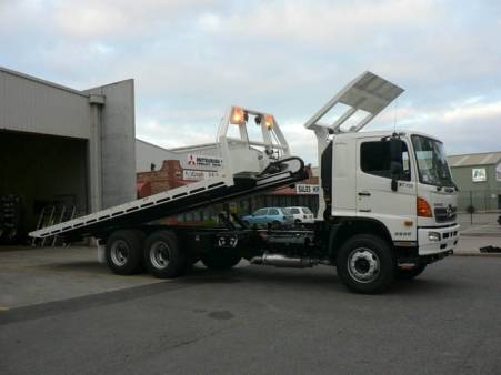 Tilt Tray and Trailer 20 Tonne for hire