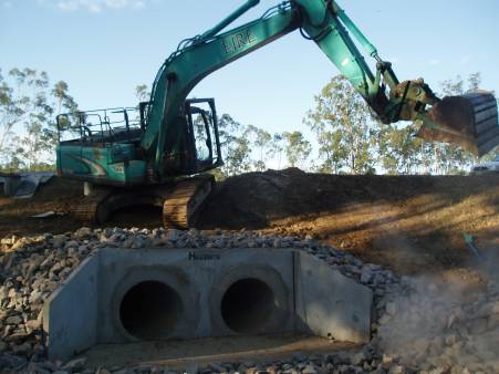 2007 25 Tonne Kobelco SK250 Excavator for hire