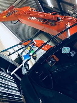 22 Tonne Zero Swing Hitachi Excavator for hire