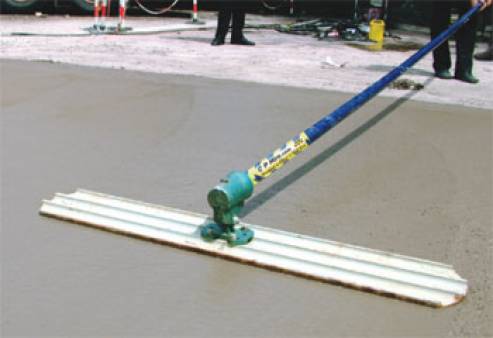 Bullfloat 3' / Walking Trowel for hire