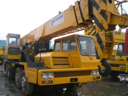 Tadano TL300 30 Tonne Mobile Crane for hire