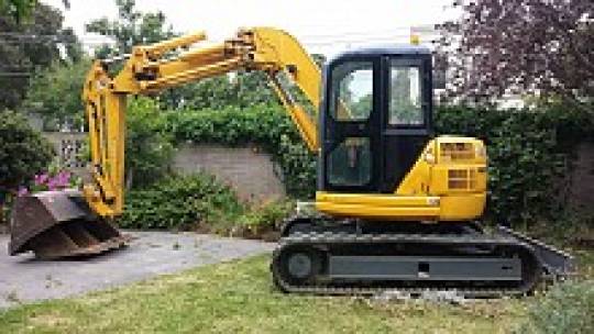 1998 Komatsu 7.5 Tonne Excavator for hire