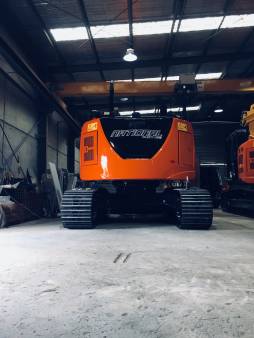 25 Tonne Hitachi Zero Swing Excavator