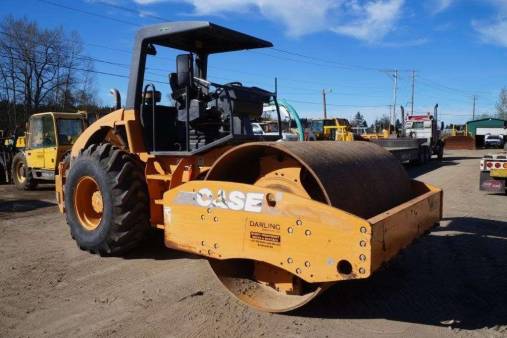 Case SV212 Smooth Drum Roller for hire