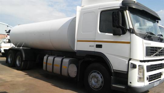 18,000 Litre Water Truck for hire