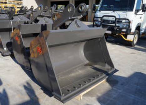 HYDRAULIC TILT MUD BUCKET 8T EXC for hire