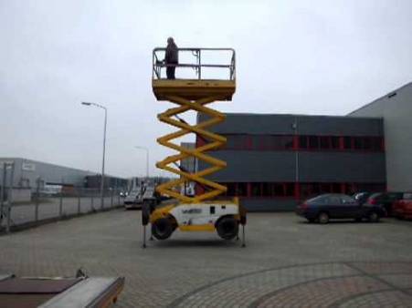 26 Ft. Scissor Lift-Diesel 4x4 for hire