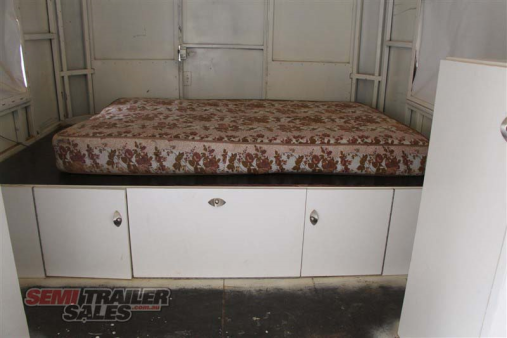 Custom Single Axle Horse Float