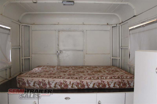 Custom Single Axle Horse Float